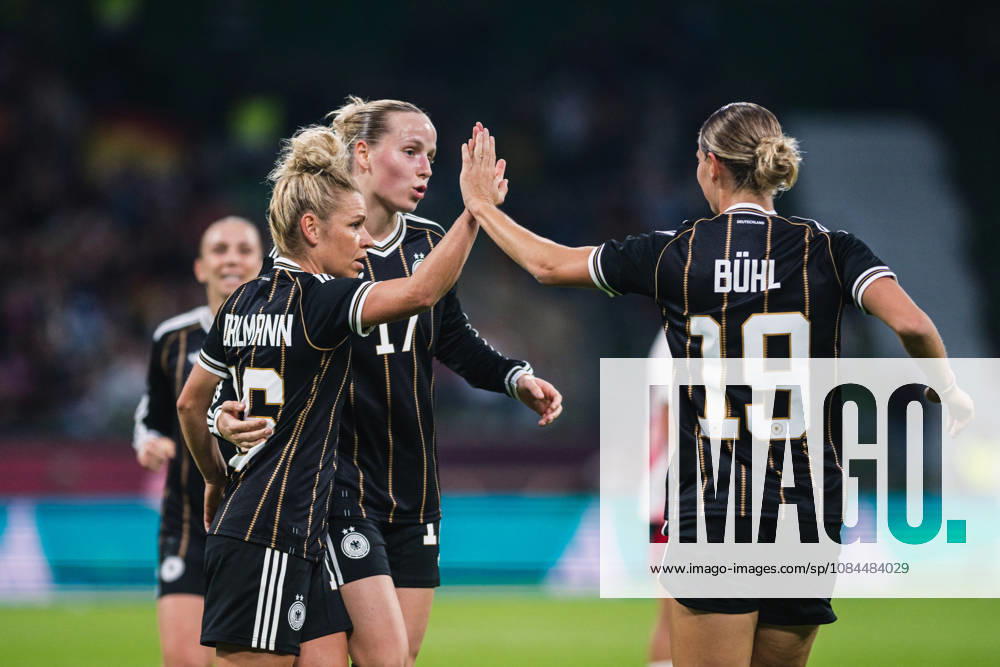 International Match: Germany vs. Japan, October 13, 2026, GOAL, CELEBRATION of the 1-1 goal by Linda Dallmann (Germany, No. 16), pictured here with Franziska Kett (Germany, No. 17) and Klara Bühl (Germany, No. 19). Soccer, Women’s National Team, international match between Germany and Japan on October 13, 2026, at the Weserstadion, Bremen. DFB regulations prohibit any use of photographs as image sequences and or quasi-video.