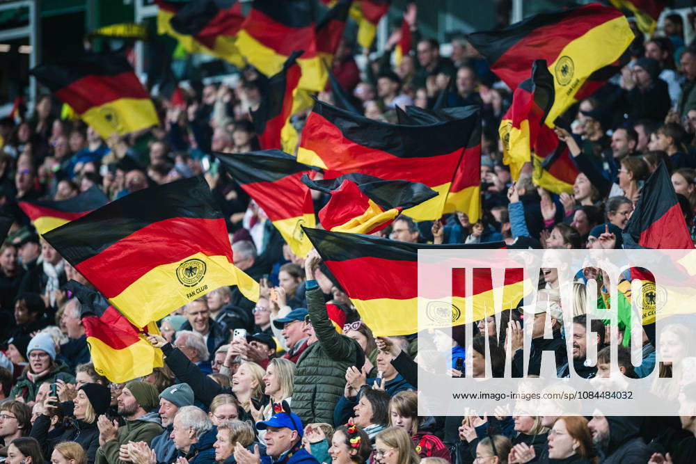 International Match: Germany vs. Japan, October 13, 2026, GOAL, CELEBRATION of the 1–1 goal by Linda Dallmann for Germany, 16, shown here with German fans waving flags—soccer, women’s national team, international match Germany vs. Japan on October 13, 2026, at the Weserstadion, Bremen. DFB regulations prohibit any use of photographs as image sequences and or quasi-video.
