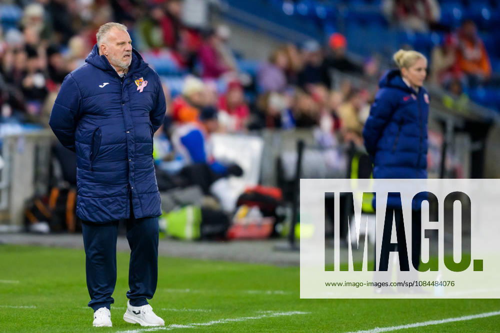 Romania s head coach Massimo Pedrazzini during the FIFA Women s World Cup qualifying soccer match between Norway and Romania on October 13, 2026 in Oslo. Photo by Marius Simensen, BILDBYRÅN COP 238 MM0076 bbeng women s soccer football soccer FIFA World Cup qualifiers World Cup qualifiers women s World Cup qualifiers international match Norway Romania