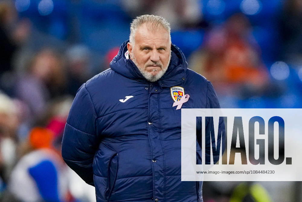 Soccer, World Cup Qualifying, Women s, Norway vs. Romania, Oslo, October 13, 2026. Romania s coach, Massimo Pedrazzini, during the World Cup qualifying soccer match between Norway and Romania at Ullevaal Stadium on Tuesday. Photo by Heiko Junge, NTB, Oslo, Norway. . RESTRICTED USE FOR BETTING COMPANIES.