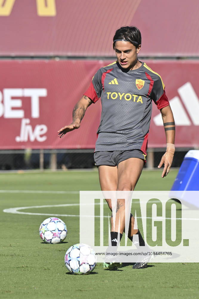 IPA89639252 - Paulo Dybala of Roma during a training session ahead of the UEFA Champions League soccer match between AS Roma and Real Madrid, as well as the press conference, PK, Pressekonferenz and training at the Trigoria Training Center on October 13, 2026, in Rome, Italy. During the AS Roma press conference for the UEFA Champions League soccer match in Rome, Italy, on October 13, 2026