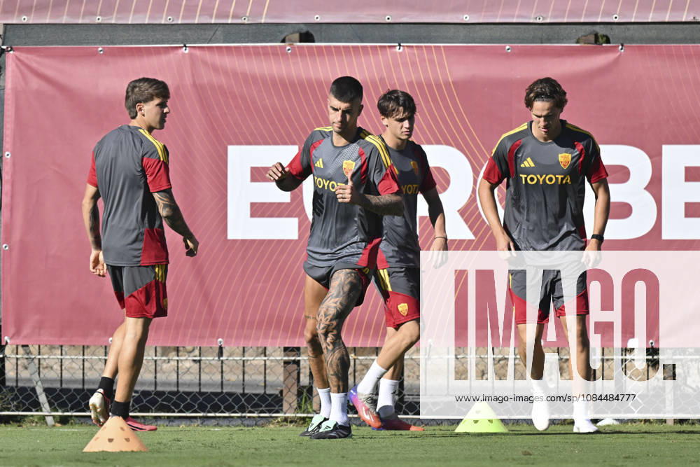IPA89639260 - Gianluca Mancini of Roma during a training session ahead of the UEFA Champions League soccer match between AS Roma and Real Madrid, as well as the press conference, PK, Pressekonferenz and training at the Trigoria Training Center on October 13, 2026, in Rome, Italy. During the AS Roma press conference for the UEFA Champions League soccer match in Rome, Italy, on October 13, 2026
