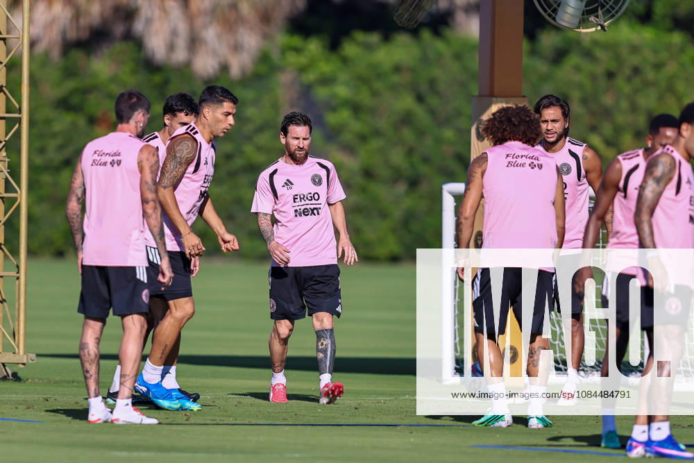 FORT LAUDERDALE, FL - OCTOBER 13: Inter Miami CF forward Lionel Messi (10) is seen during an Inter Miami Training Session at Florida Blue Training Center on October 13, 2026 in Fort Lauderdale, Florida. (Photo by Chris Arjoon Icon Sportswire) SOCCER: OCT 13 Inter Miami CF Training Icon2610130000015