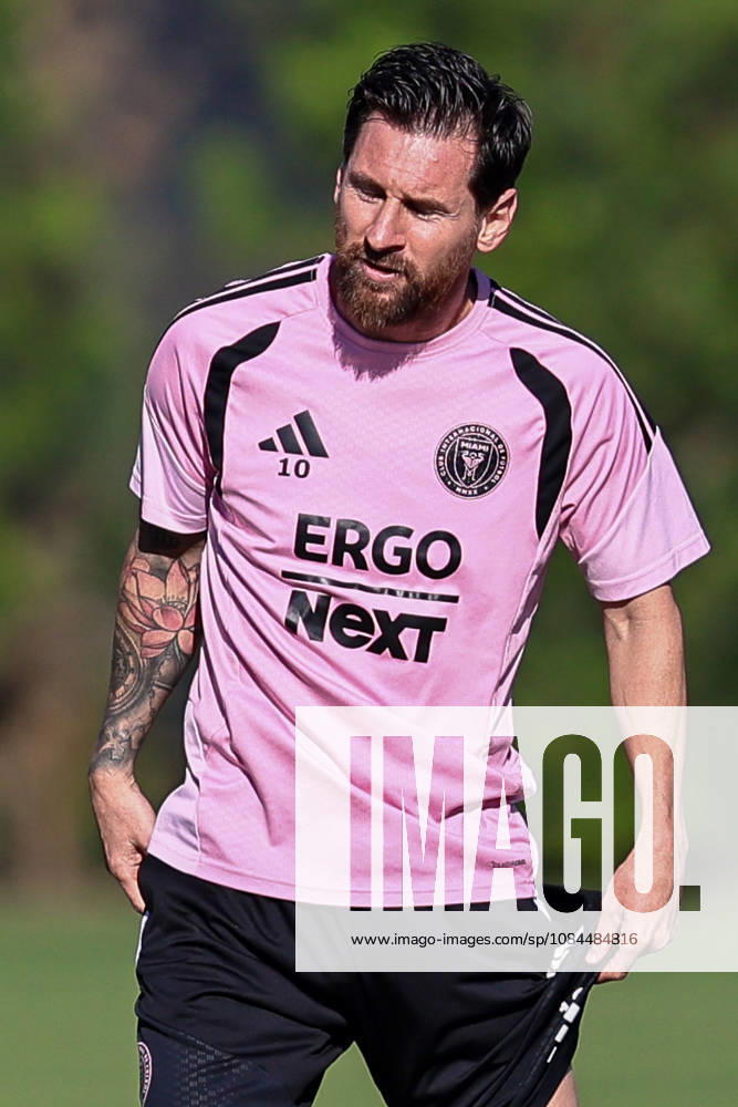 FORT LAUDERDALE, FL - OCTOBER 13: Inter Miami CF forward Lionel Messi (10) is seen during an Inter Miami Training Session at Florida Blue Training Center on October 13, 2026 in Fort Lauderdale, Florida. (Photo by Chris Arjoon Icon Sportswire) SOCCER: OCT 13 Inter Miami CF Training Icon2610130000023