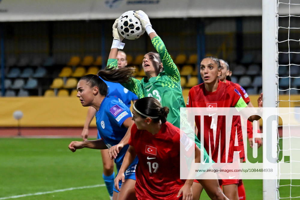 Gamze Yaman of Turkey (C) in action against Nina Kajzba of Slovenia (L) during the UEFA Women’s European Qualifiers for 2027 World Cup Play-offs Round 1, 2nd leg match between Slovenia and Turkey at Sports Park Domzale, Domzale on October 13, 2026 in Domzale, Slovenia. (Photo by Igor Kupljenik Sports Press Photo).