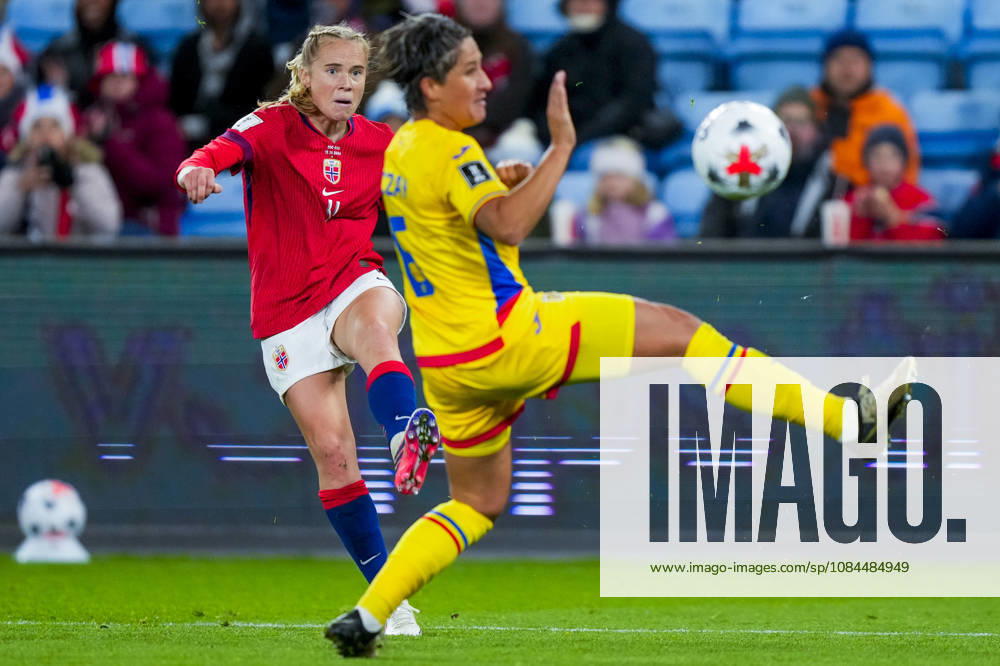 Soccer, World Cup Qualifiers, Women s Norway Romania Oslo 20261013 Norway s Julie Blakstad and Romania s Maria Ficzay during the World Cup qualifying soccer match between Norway and Romania at Ullevaal Stadium on Tuesday. Photo: Heiko Junge, NTB, Oslo, Norway. . RESTRICTED USE FOR BETTING COMPANIES