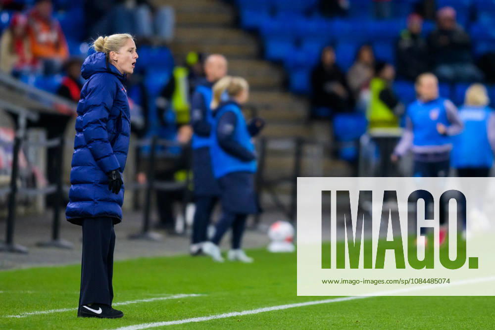 Head coach Gemma Grainger of Norway during the FIFA Women’s World Cup Qualifier soccer match between Norway and Romania on October 13, 2026 in Oslo. Photo by Marius Simensen, BILDBYRÅN COP 238 MM0076 bbeng women s soccer football soccer FIFA World Cup qualifiers World Cup qualifiers women s World Cup qualifiers international match Norway Romania