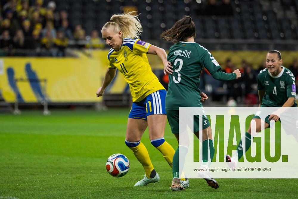 Stina Blackstenius of Sweden and Laura Kubiliute of Lithuania during the FIFA Women’s World Cup qualifying playoff soccer match between Sweden and Lithuania on October 13, 2026 in Stockholm. Photo by Jesper Zerman, BILDBYRÅN, code JZ JZ0769. soccer, football, World Cup qualifier, FIFA Women’s World Cup qualifier, Sweden, Lithuania, women’s soccer, BBENG, Lithuania