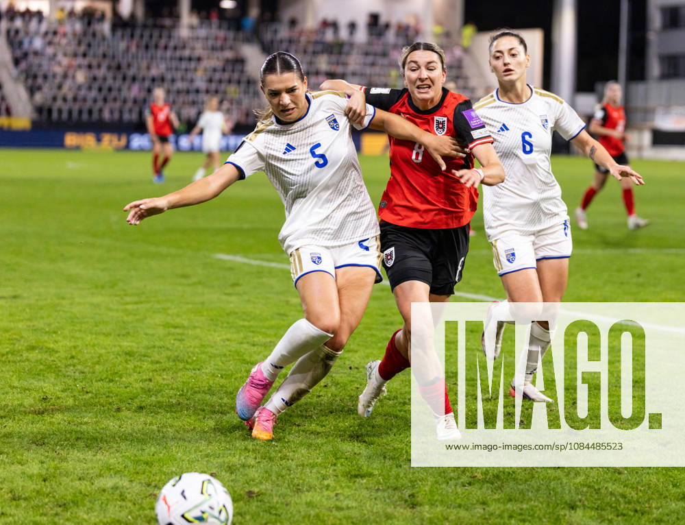 SOCCER - FIFA World Cup, WM, Weltmeisterschaft, Fussball 2027, quali, AUT vs KOS VIENNA,AUSTRIA,13.OCT.26 - SOCCER - FIFA Women s World Cup 2027, european qualifiers, OEFB international match, Länderspiel, Nationalmannschaft Austria vs Kosovo. Image shows Blerta Smaili (KOS), Barbara Dunst (AUT) and Lumbardha Misini (KOS). GEPAxpictures Rauthner