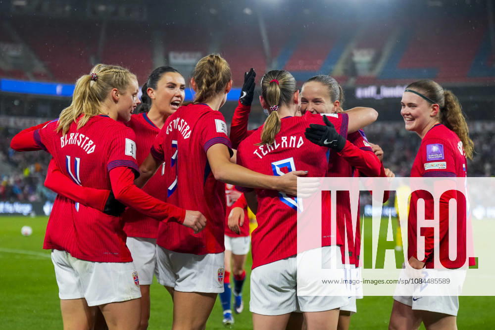 Soccer, World Cup Qualifiers, Women s Norway Romania Oslo 20261013 Norway s Elisabeth Terland celebrates after scoring the 4-0 goal during the World Cup qualifying soccer match between Norway and Romania at Ullevaal Stadium on Tuesday. Photo: Heiko Junge, NTB, Oslo, Norway. . RESTRICTED USE FOR BETBETTING COMPANIES