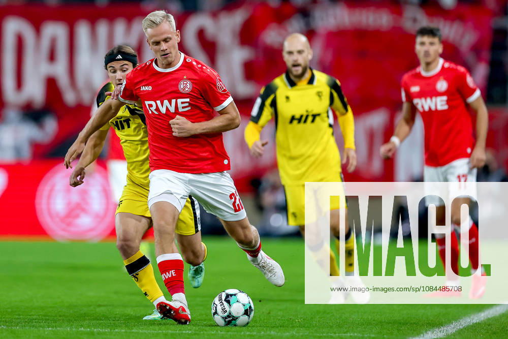 Soccer, 3rd Division, Rot Weiss Essen vs. SC Fortuna Köln, Hafenstraße Stadium, Matchday 9, 2026–27 Season: Janne Sietan (RWE 22) in a tackle against Bennit Bröger (SC Fortuna Köln 38). DFB regulations prohibit any use of photographs as image sequences and or quasi-video. North Rhine-Westphalia, Germany