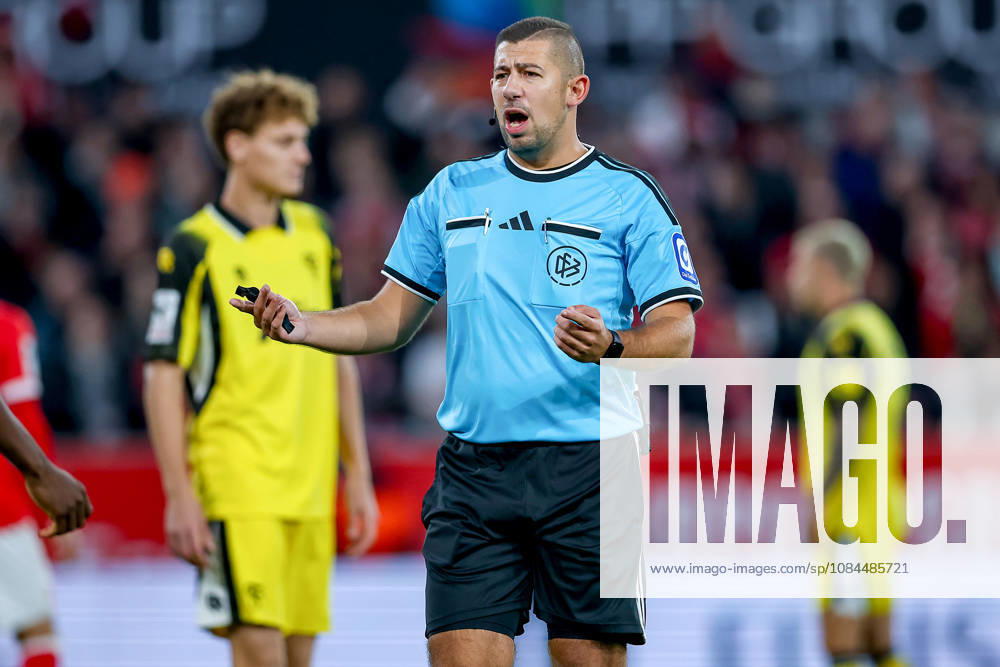 Soccer, 3rd Division, Rot Weiss Essen vs. SC Fortuna Köln, Hafenstraße Stadium, Matchday 9, 2026–27 season. Referee Niclas Rose gesturing on the field. DFB regulations prohibit any use of photographs as image sequences and or quasi-video. North Rhine-Westphalia, Germany