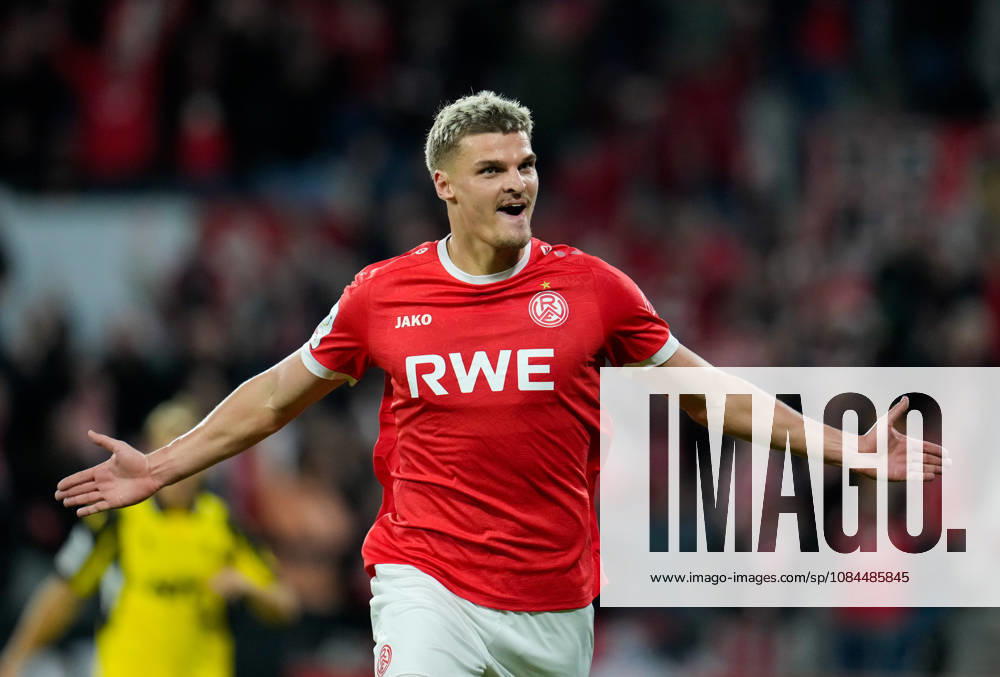 Marek Janssen (Rot-Weiss Essen, 20) jubelt nach seinem Tor in der ersten Halbzeit. GER, Rot-Weiss Essen vs Fortuna Köln, 3. Liga, 9. Spieltag, Saison 2026-27, Stadion an der Hafenstraße, Essen, 13.10.2026 Foto: HMB Media Scott W. Coleman Essen Stadion an der Hafenstraße Nordrhein-Westfalen GER
