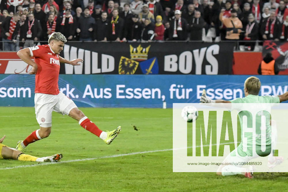 Marek Janssen Essen 20 scores the goal on 1 0 13 10 2026 ¢ Soccer ¢ Rot Weiss Essen vs. Fortuna Cologne, Essen Stadium, Essen, DFB and DFL regulations prohibit any use of photographs as image sequences and or quasi-video