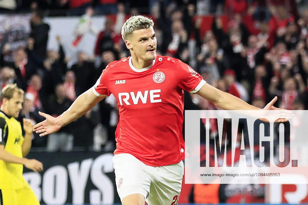 Soccer, 3rd Division, Matchday 09: Rot-Weiss Essen vs. Fortuna Köln on October 13, 2026, at the Stadion an der Hafenstraße in Essen. Goal celebration by Rot-Weiss Essen s Marek Janssen. Rot-Weiss Essen