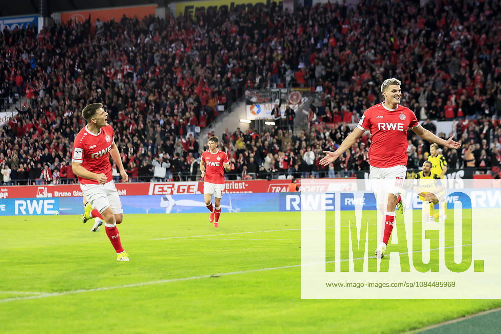 Soccer, 3rd Division, Matchday 09: Rot-Weiss Essen vs. Fortuna Köln on October 13, 2026, at the Stadion an der Hafenstraße in Essen. Goal celebration by Rot-Weiss Essen s Marek Janssen. Rot-Weiss Essen
