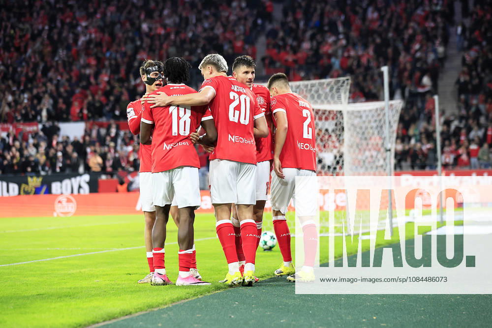 Soccer, 3rd Division, Matchday 09: Rot-Weiss Essen vs. Fortuna Köln on October 13, 2026, at the Stadion an der Hafenstraße in Essen. Goal celebration by Rot-Weiss Essen s Marek Janssen. Rot-Weiss Essen