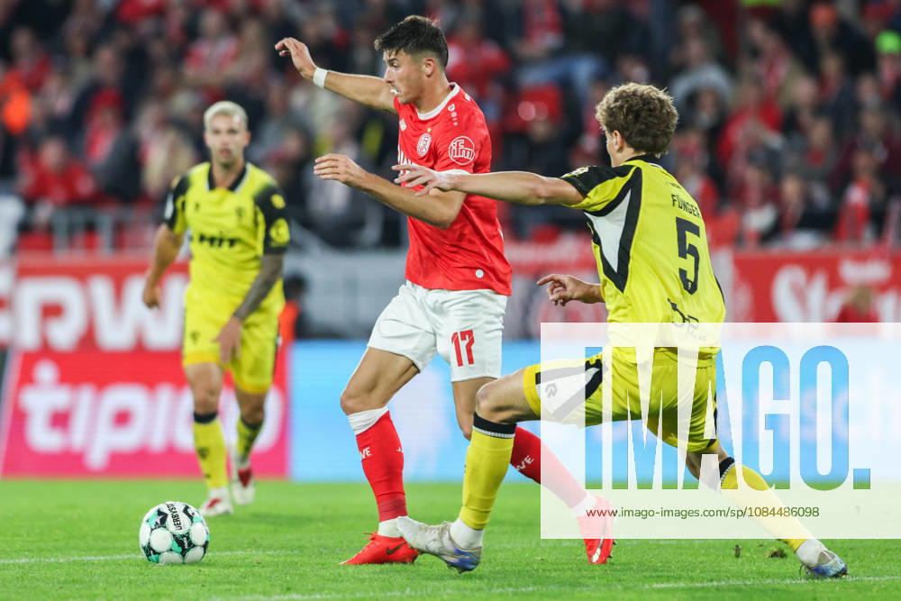 Soccer, 3rd Division, Matchday 9: Rot Weiss Essen vs. Fortuna Köln on October 13, 2026, at the Stadion an der Hafenstraße in Essen. Semir Telalovic (Essen, left); Seymour Fünger (Köln, right). DFB regulations prohibit any use of photographs as image sequences and or quasi-video.