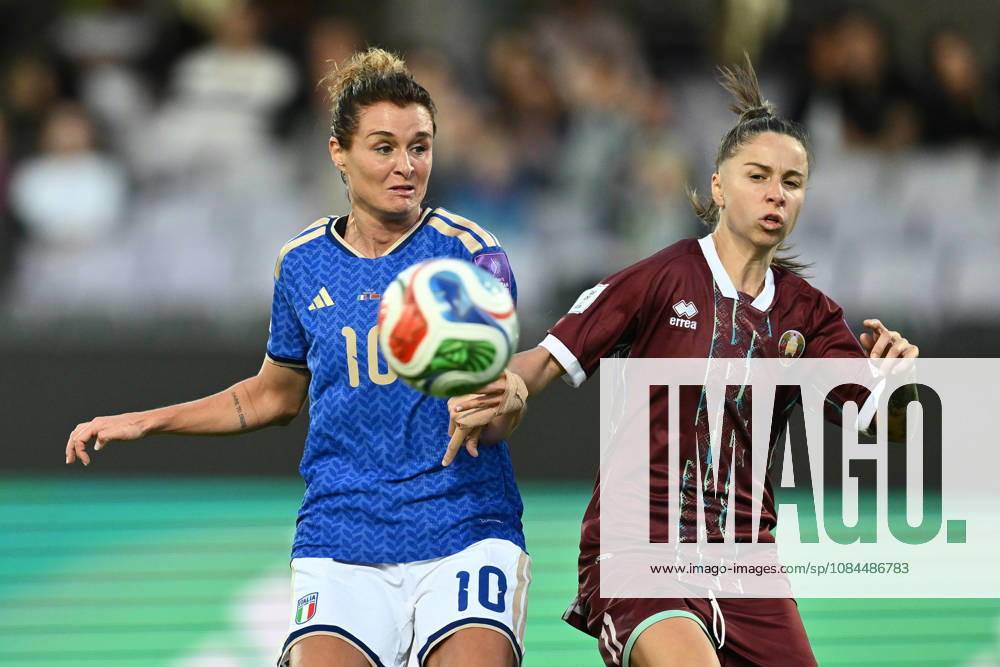 IPA89641341 - Cristiana Girelli of Italy and Yuliya Slesarchik of Belarus are in action during the second leg of the first round of the FIFA Women s World Cup 2027 European Qualifiers Playoffs between Italy and Belarus at Artemio Franchi Stadium on October 13, 2026, in Florence, Italy.