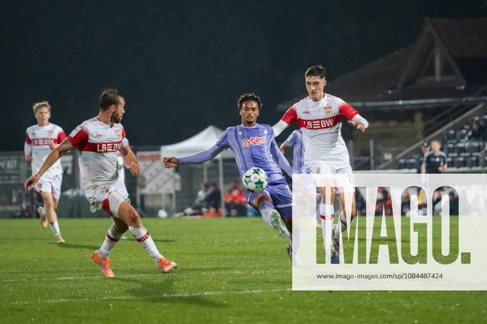 Soccer 3rd Division, VfB Stuttgart U23 vs. TSG Hoffenheim II, from left: Dominik Nothnagel 29, VfB Stuttgart II, Jykese Fields 11, TSG Hoffenheim II, and Tim Köhler 13, VfB Stuttgart II Aspach