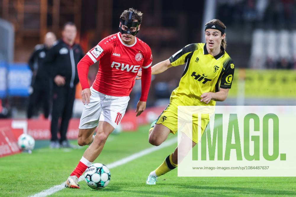 Soccer, 3rd Division, Matchday 9: Rot Weiss Essen vs. Fortuna Köln on October 13, 2026, at the Stadion an der Hafenstraße in Essen. Noah Pesch (Essen, left); Bennit Bröger (Köln, right). DFB regulations prohibit any use of photographs as image sequences and or quasi-video.