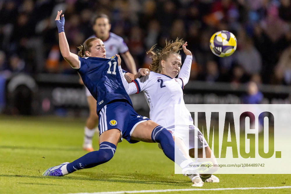 Scotland Women v Czech Republic Women, FIFA Women s World UEFA Cup, Play Off Semi Final Kathleen McGovern of Scotland national team, Nationalteam getrs held off by Lucie Bendova of Czechia during the FIFA Women s World UEFA Cup Qualifying 1st round 2nd leg Semi Final Play Off. Scotland vs Czechia, Marbill Coaches Stadium, Paisley, Renfrewshire, Scotland, 13 October 2026 Paisley Marbill Coaches Stadium Renfrewshire Scotland Editorial use only ,
