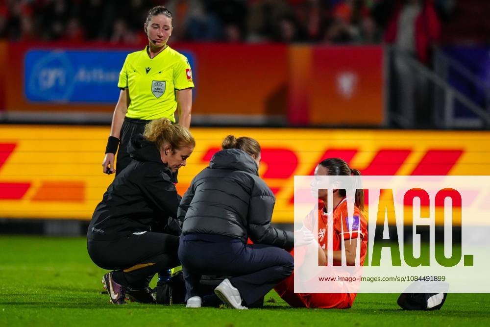 , Koning Willem II Stadium , season 2026 2027 , UEFA World Cup Qualification play-offs football , match between The Netherlands and Hungary (women) , picture shows injury of player Netherlands player Damaris Egurrola Netherlands - Hungary (women) x208296644x