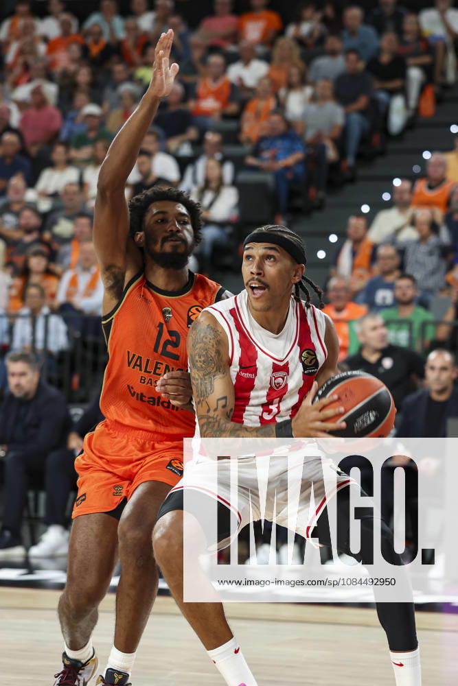 Armoni Brooks of Valencia Basket and Tyson Ward of Olympiacos Piraeus in action during the Euroleague Basketball Regular Season Round 5 game between Valencia Basket and Olympiacos Piraeus Roster at Roig Arena on October 13, 2026 in Valencia, Spain. Valencia Spain - ZUMAa181 20261013_zaa_a181_030
