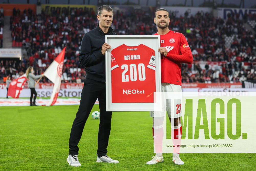 Soccer, 3rd Division, Matchday 9: Rot Weiss Essen vs. Fortuna Köln on October 13, 2026, at the Stadion an der Hafenstraße in Essen. Marcus Steegmann, Director of Professional Soccer; on the left, Jose Enrique Rios Alonso (Essen); on the right, DFB regulations prohibit any use of photographs as image sequences and or quasi-video.