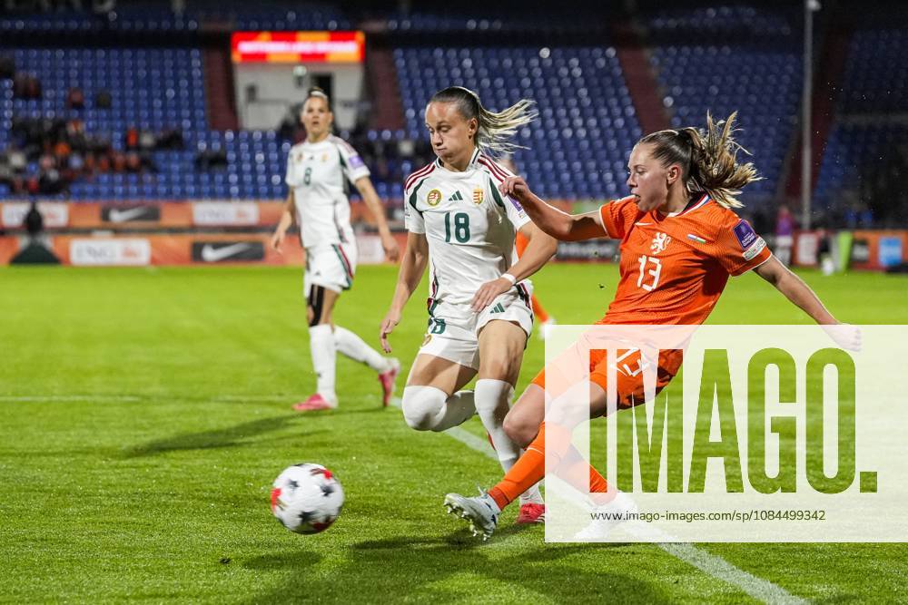 TILBURG - (lr) Cecilia Meszaros of Hungary, Janou Levels of the Netherlands during the World Cup qualifying match between the Netherlands and Hungary at the Koning Willem II Stadium on October 13, 2026 in Tilburg, the Netherlands. TOBIAS KLEUVER ANP ANPxSportx IVx 572359710 originalFilename: 572359710