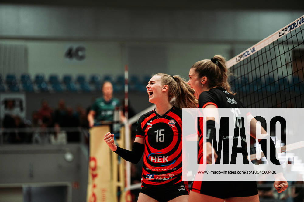Women s Volleyball 2026–2027 Season, DEKRA 1 Volleyball Bundesliga: ETV Hamburger Volksbank Volleys vs. Schwarz Weiß Erfurt, October 13, 2026. ETV celebrates; from left: Alexa Sophie Thaden 15, ETV Hamburger Volksbank Volleys and Vilma Julevik 16, ETV Hamburger Volksbank Volleys, Hamburg, CU Arena, Hamburg, Germany