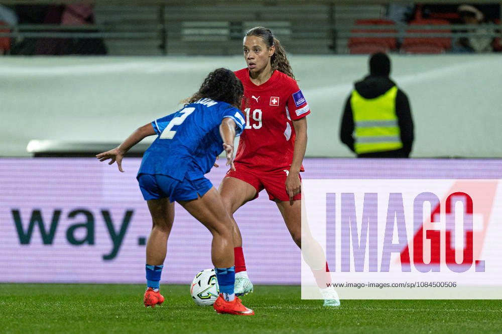SION, SWITZERLAND, OCTOBER 13 : Iman Beney of Switzerland dribbles during the FIFA Women s World Cup 2027 Women s European Qualifiers Play-offs game between Switzerland and Israel at Stade de Tourbillon on October 13, 2026 in Sion, Switzerland.