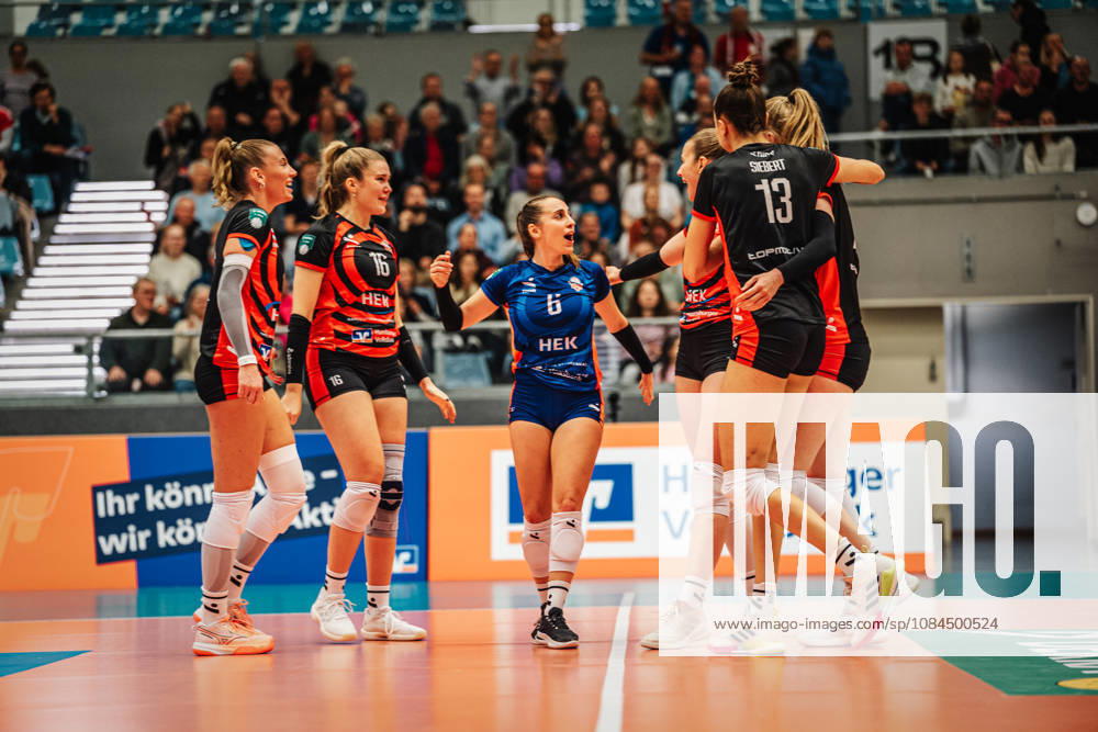 Women s Volleyball, 2026–2027 Season, DEKRA 1 Volleyball Bundesliga, ETV Hamburger Volksbank Volleys vs. Schwarz Weiß Erfurt, October 13, 2026. ETV celebrates; Francesca Galuppi (No. 6) in the center. ETV Hamburger Volksbank Volleys, Hamburg, CU Arena, Hamburg, Germany