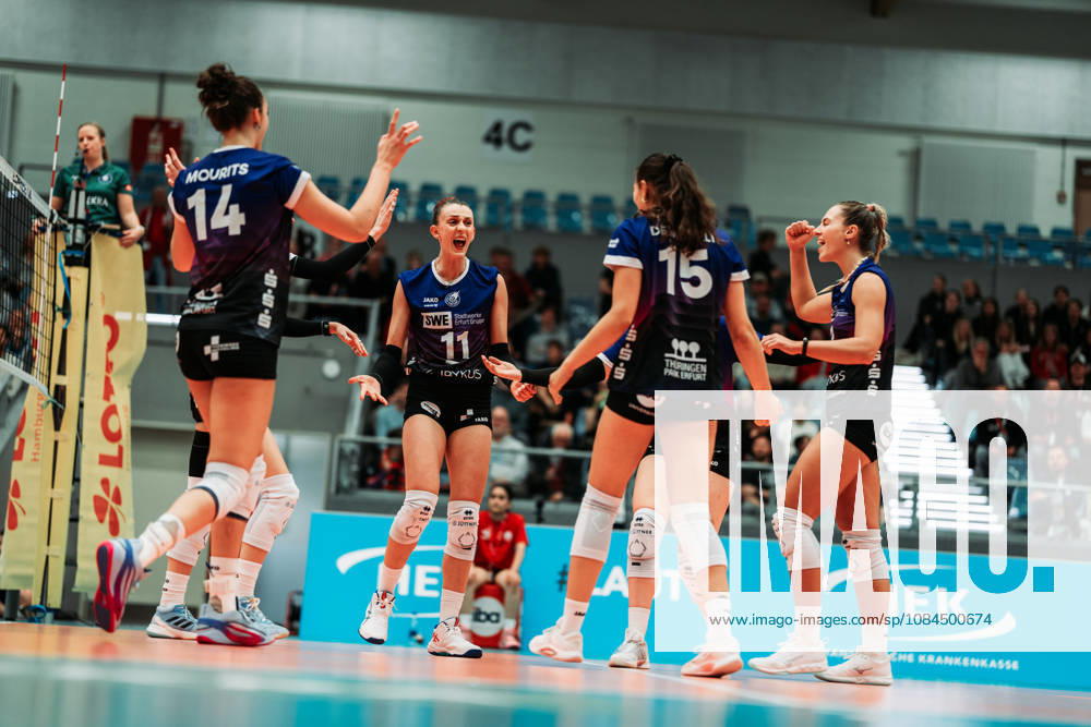 Women s Volleyball, 2026–2027 Season, DEKRA 1 Volleyball Bundesliga: ETV Hamburger Volksbank Volleys vs. Schwarz Weiß Erfurt, October 13, 2026. Erfurt celebrates; in the center is Isabel Kovacic (11), Schwarz Weiß Erfurt, Hamburg CU Arena, Hamburg, Germany