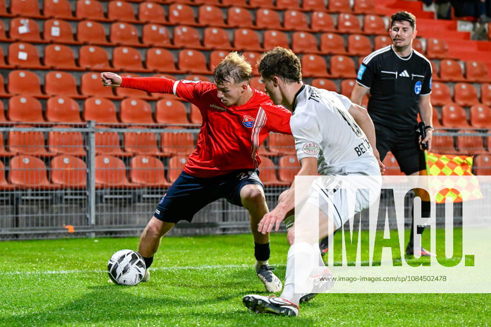 From left: Andy Breuer (Unterhaching), 26; Lukas Bettrich (Landsberg), 6; in a one-on-one battle, duel, tackle, dynamic, action, 13, 10, 2026, Unterhaching, Germany, soccer, Bavarian Regional League, SpVgg Unterhaching vs. TSV 1882 Landsberg