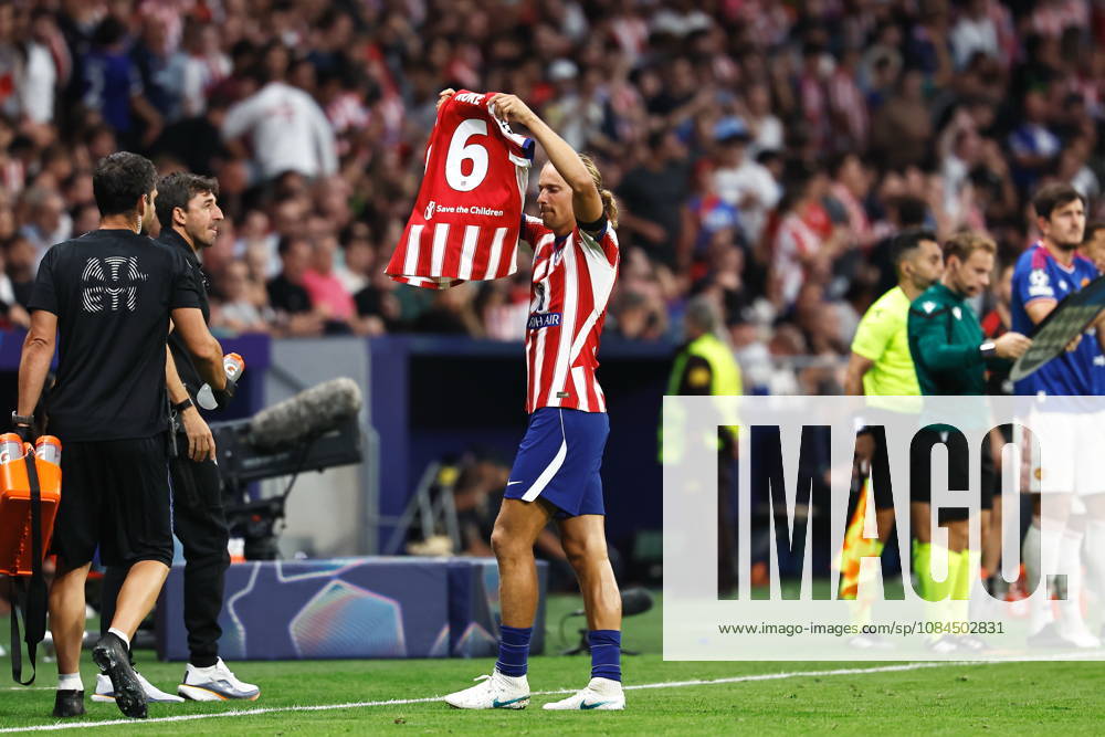 Marcos Llorente (Atletico), OCTOBER 13, 2026 - Football Soccer : After Lookman s goal, Llorente holds up Koke s jerseyKoke, who had recently lost a family member during UEFA Champions League league phase match day 2 between Club Atletico de Madrid - Manchester United, ManU FC at the Estadio Metropolitano in Madrid, Spain. Noxthirdxpartyxsales aflo_355714913 MutsuxKawamorix