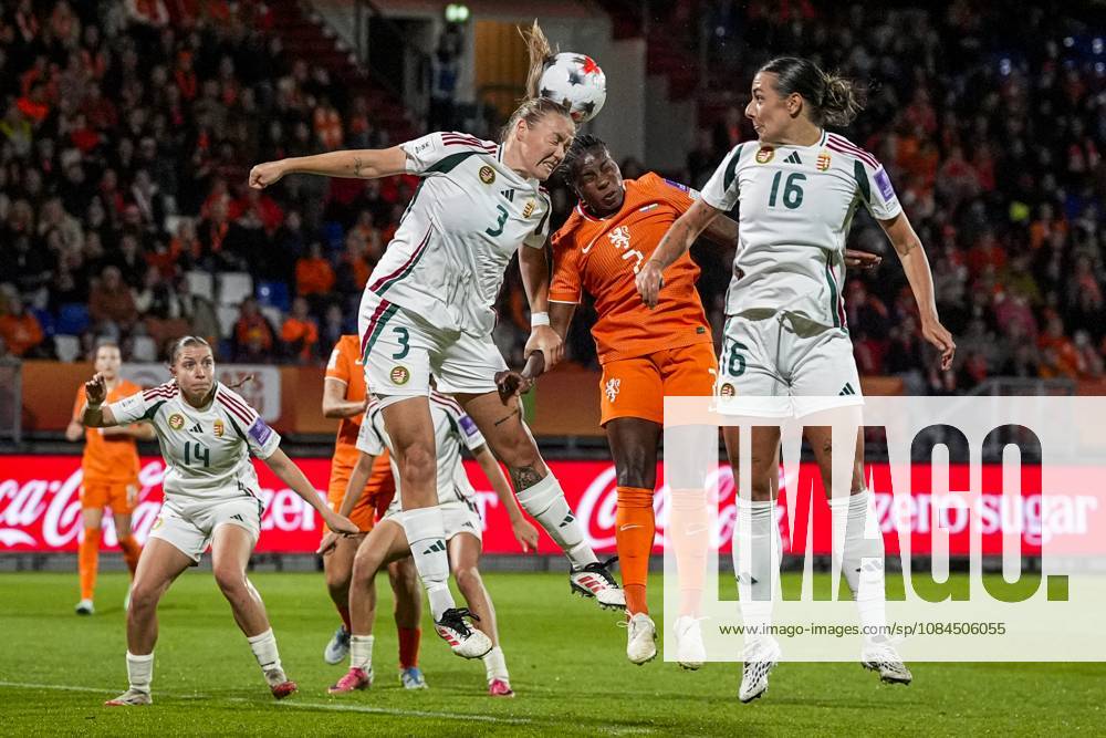 TILBURG - (lr) Laura Palakovics of Hungary, Lineth Beerensteyn of the Netherlands, Barbara Zagonyi of Hungary during the World Cup qualifying match between the Netherlands and Hungary at the Koning Willem II Stadium on October 13, 2026 in Tilburg, the Netherlands. TOBIAS KLEUVER ANP ANPxSportx IVx 572376700 originalFilename: 572376700