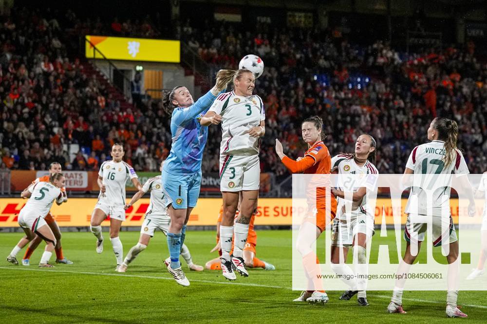 TILBURG - (lr) Hungary goalkeeper Lauren Brzycky, Laura Palakovics of Hungary during the World Cup qualifying match between the Netherlands and Hungary at the Koning Willem II Stadium on October 13, 2026 in Tilburg, the Netherlands. TOBIAS KLEUVER ANP ANPxSportx IVx 572376737 originalFilename: 572376737