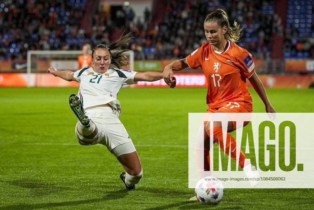 TILBURG - (lr) Fanni Nagy of Hungary, Victoria Pelova of the Netherlands during the World Cup qualifying match between the Netherlands and Hungary at the Koning Willem II Stadium on October 13, 2026 in Tilburg, the Netherlands. TOBIAS KLEUVER ANP ANPxSportx IVx 572376745 originalFilename: 572376745