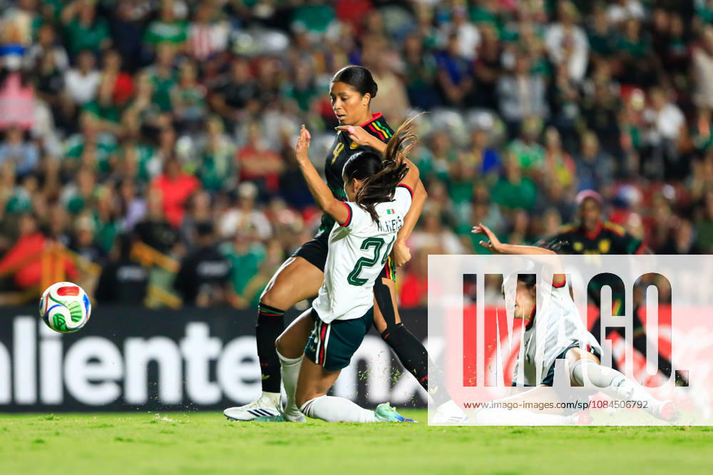 MEXICAN WOMEN S NATIONAL TEAM MEXICO VS. JAMAICA, INTERNATIONAL FRIENDLY, OCTOBER 13, 2026, QUERÉTARO, MEXICO Action photo of Chantelle Swaby (L) of Jamaica and Maricarmen Reyes of Mexico (24) during an international friendly match against Jamaica at Estadio Corregidora in Querétaro, Mexico. PHOTO BY IMAGENSHOP AGENCIA FOTOGRAFICA QUERÉTARO, QUERÉTARO, MEXICO