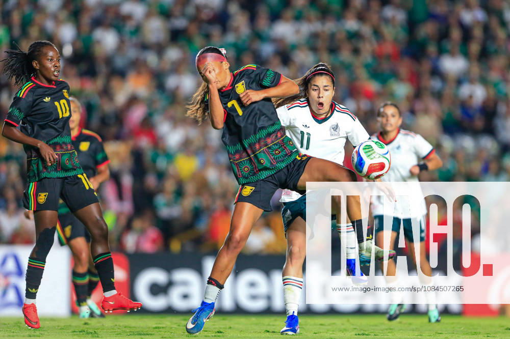 MEXICAN WOMEN S NATIONAL TEAM MEXICO VS. JAMAICA, INTERNATIONAL FRIENDLY, OCTOBER 13, 2026, QUERÉTARO, MEXICO Action photo of Mimi Van Zanten (L) of Jamaica and Jacqueline Ovalle (R) of Mexico during an international friendly match at the Estadio Corregidora in Querétaro, Mexico. PHOTO BY IMAGENSHOP AGENCIA FOTOGRAFICA QUERÉTARO, QUERÉTARO, MEXICO