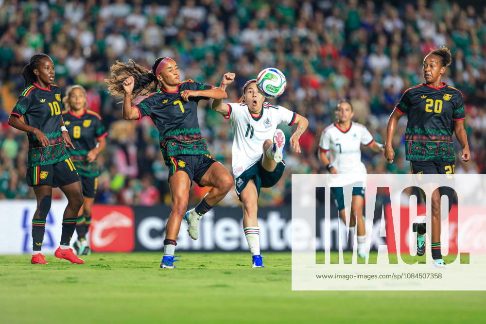 MEXICAN WOMEN S NATIONAL TEAM MEXICO VS. JAMAICA, INTERNATIONAL FRIENDLY, OCTOBER 13, 2026, QUERÉTARO, MEXICO Action photo of Mimi Van Zanten (L) of Jamaica and Jacqueline Ovalle (R) of Mexico during an international friendly match at the Estadio Corregidora in Querétaro, Mexico. PHOTO BY IMAGENSHOP AGENCIA FOTOGRAFICA QUERÉTARO, QUERÉTARO, MEXICO