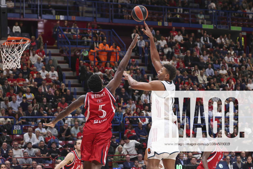 Armani Olimpia Milan vs Real Madrid Italy, Milan, 2026 10 13: Walter Tavares (R. Madrid) scores over defender in the 3rd quarter during basketball game Armani Olimpia Milan vs Real Madrid, EuroLeague 2025-2026 Round 05, Unipol Forum Milan Lombardy Italy