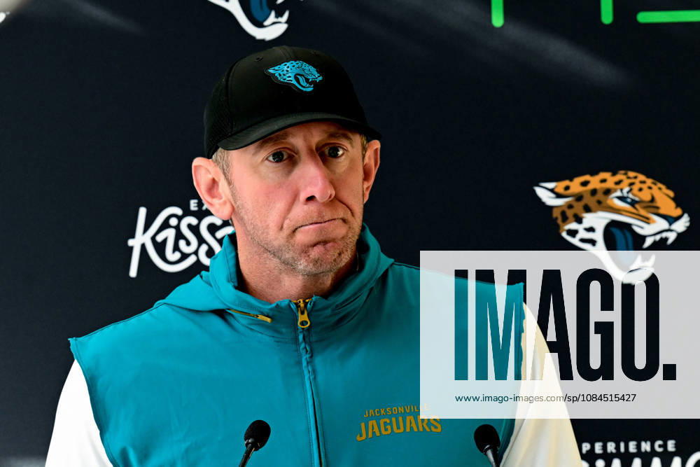 Jacksonville Jaguars, Press and Training Jacksonville Jaguars Head coach Liam Coen during the press conference, PK, Pressekonferenz practise session for Jacksonville Jaguars at the Grove Hotel, Chandler s Cross, UK on 14 October 2026. Chandler s Cross Grove Hotel Hertfordshire UK Editorial use only ,