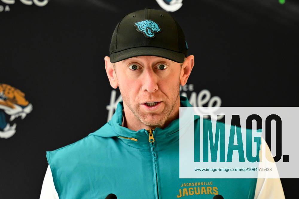 Jacksonville Jaguars, Press and Training Jacksonville Jaguars Head coach Liam Coen during the press conference, PK, Pressekonferenz practise session for Jacksonville Jaguars at the Grove Hotel, Chandler s Cross, UK on 14 October 2026. Chandler s Cross Grove Hotel Hertfordshire UK Editorial use only ,