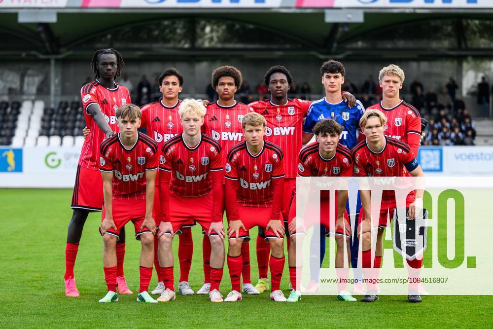 SOCCER - UEFA YL, LASK vs Liverpool PASCHING,AUSTRIA,14.OCT.26 - SOCCER - UEFA Youth League, Linzer ASK vs Liverpool FC. Image shows the team of LASK. GEPAxpictures xChristianxMoser