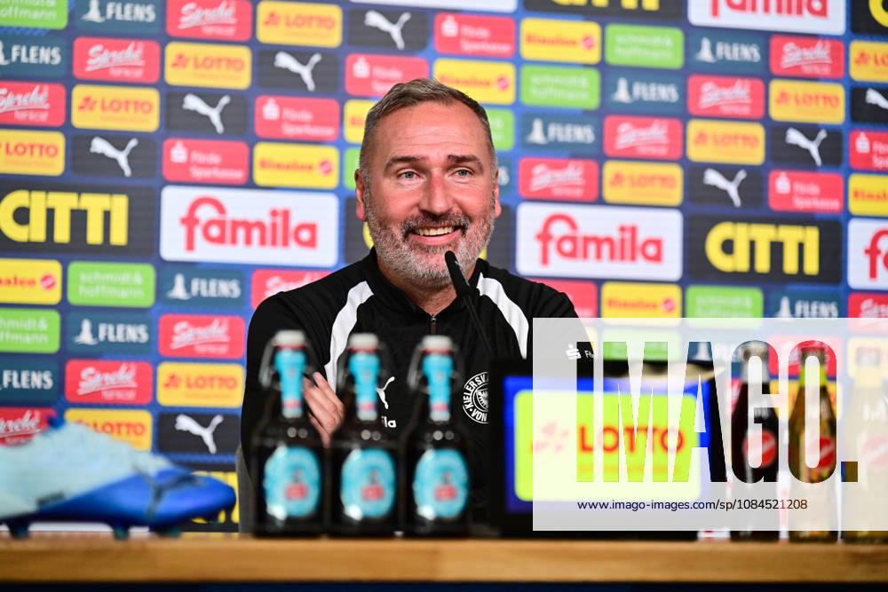 Soccer, Men s, 2nd Bundesliga, 2026–2027 Season, Holstein Kiel press conference with coach Tim Walter ahead of Friday’s match against Hertha BSC Berlin, KSV Tim Walter at the press conference in Kiel, near Holstein Stadium, press room, Schleswig-Holstein, Germany