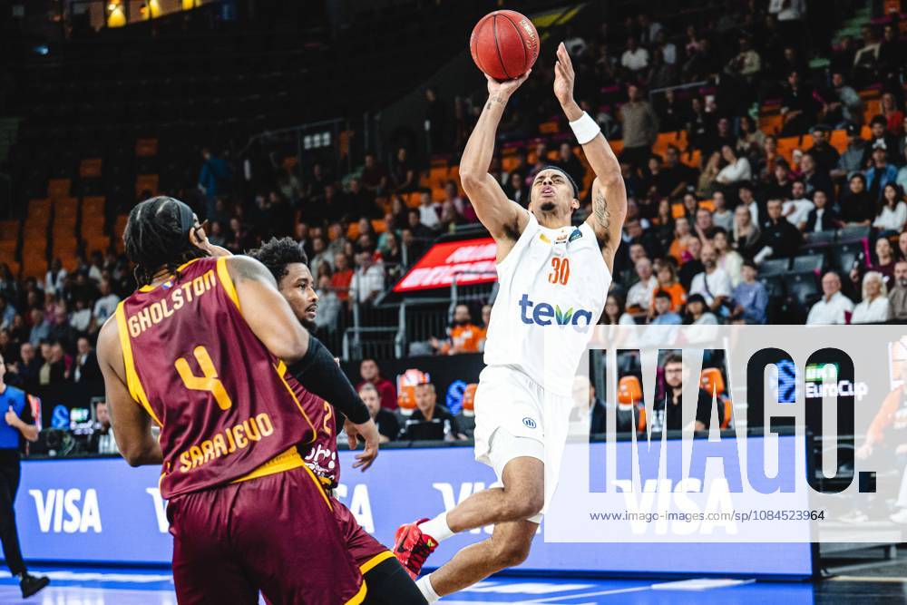 DeAndre Gholston of KK Bosna BH Telecom Sarajevo and Jaylen Sims of ratiopharm ulm battle for the ball during the Basketball Eurocup game between ratiopharm ulm and BOSNA BH Telecom Sarajevo at the ratiopharm Arena on October 14, 2026 in Neu Ulm, Germany. Photo by Harry Langer, DeFodi Images