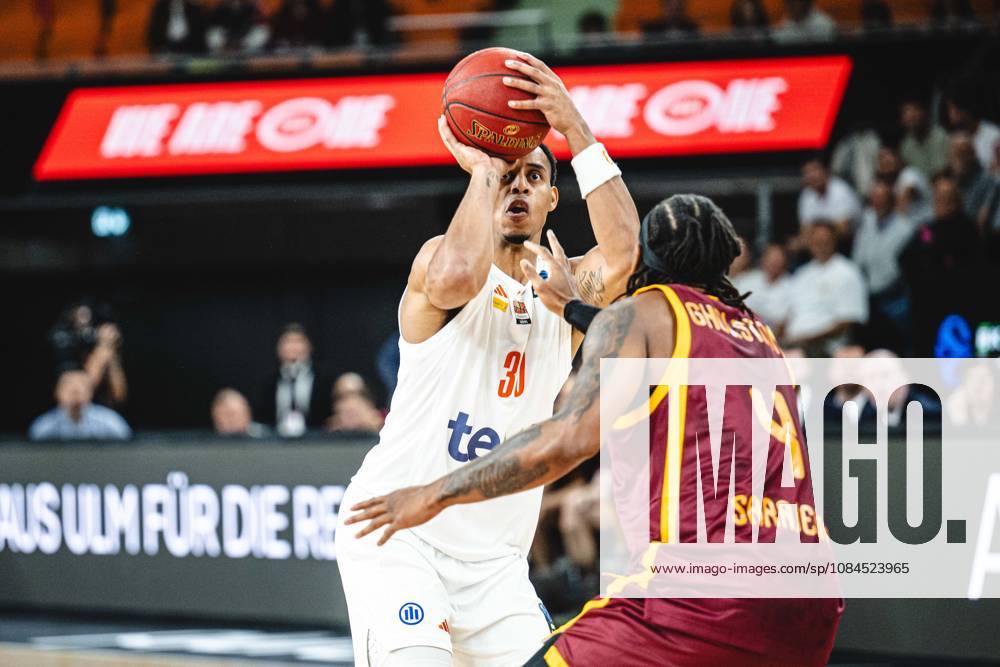 Jaylen Sims of ratiopharm ulm and DeAndre Gholston of KK Bosna BH Telecom Sarajevo battle for the ball during the Basketball Eurocup game between ratiopharm ulm and BOSNA BH Telecom Sarajevo at ratiopharm Arena on October 14, 2026 in Neu Ulm, Germany. Photo by Harry Langer, DeFodi Images