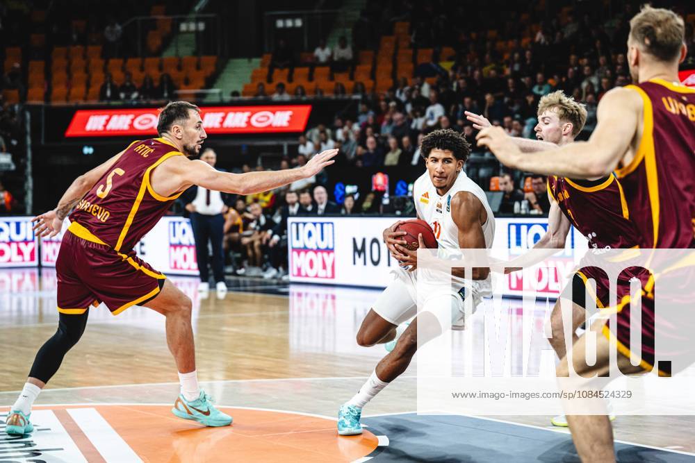 Edin Atic of KK Bosna BH Telecom Sarajevo and Meissa Faye of ratiopharm ulm battle for the ball during the Basketball Eurocup game between ratiopharm ulm and BOSNA BH Telecom Sarajevo at the ratiopharm Arena on October 14, 2026 in Neu Ulm, Germany. Photo by Harry Langer, DeFodi Images